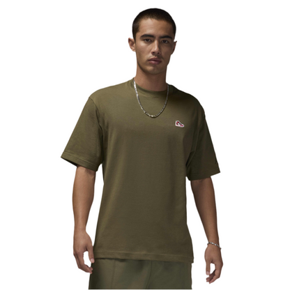 JORDAN BRAND SNEAKER PATCH OLIVE TEE