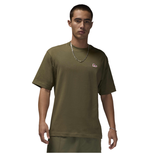 JORDAN BRAND SNEAKER PATCH OLIVE TEE