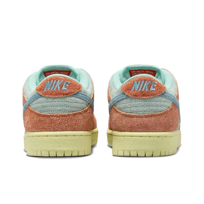 NIKE SB DUNK LOW - ORANGE EMERALD RISE