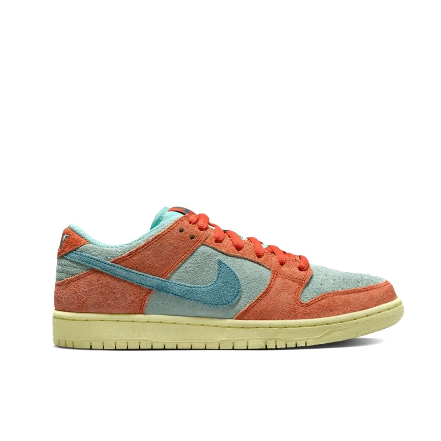 NIKE SB DUNK LOW - ORANGE EMERALD RISE