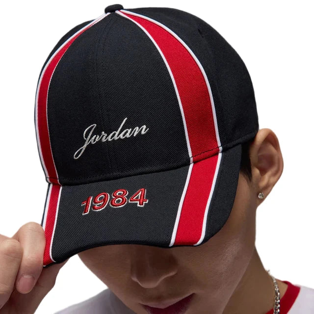 JORDAN RISE CAP BLACK RED