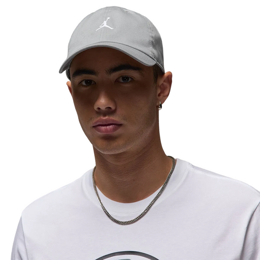 JORDAN CLUB CURVED BILL CAP LIGHT GREY