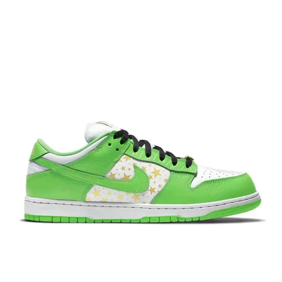 NIKE SB DUNK LOW - SUPREME STARS MEAN GREEN (2021)